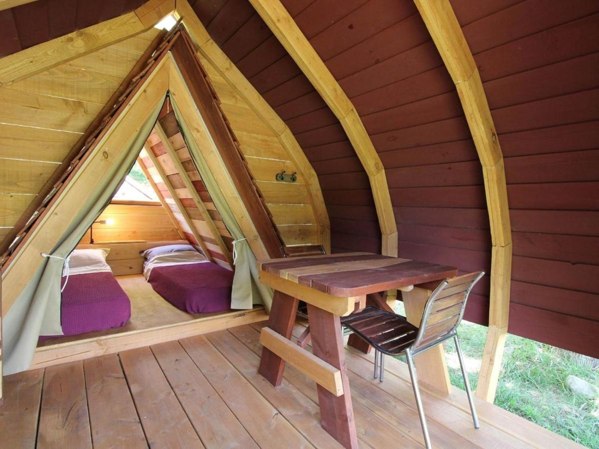 Habitat Createur - Hebergements Insolites Au Camping Municipal "Les Ecureuils" Recoubeau-Jansac المظهر الخارجي الصورة