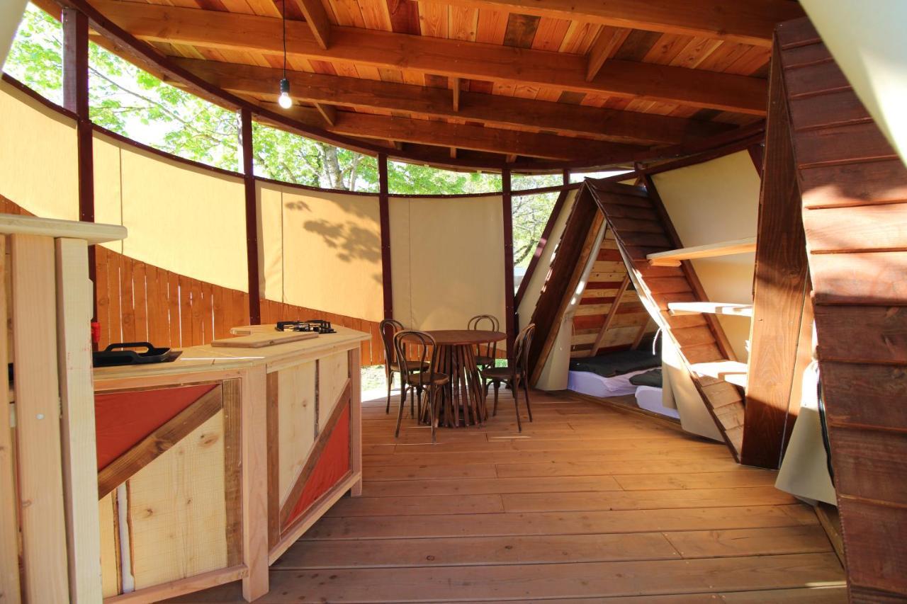 Habitat Createur - Hebergements Insolites Au Camping Municipal "Les Ecureuils" Recoubeau-Jansac المظهر الخارجي الصورة