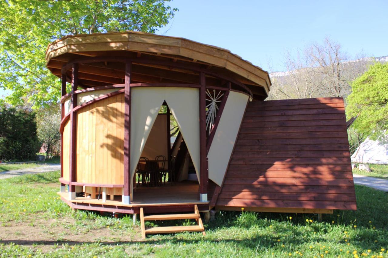 Habitat Createur - Hebergements Insolites Au Camping Municipal "Les Ecureuils" Recoubeau-Jansac المظهر الخارجي الصورة