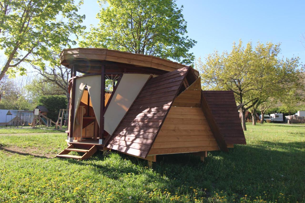 Habitat Createur - Hebergements Insolites Au Camping Municipal "Les Ecureuils" Recoubeau-Jansac المظهر الخارجي الصورة